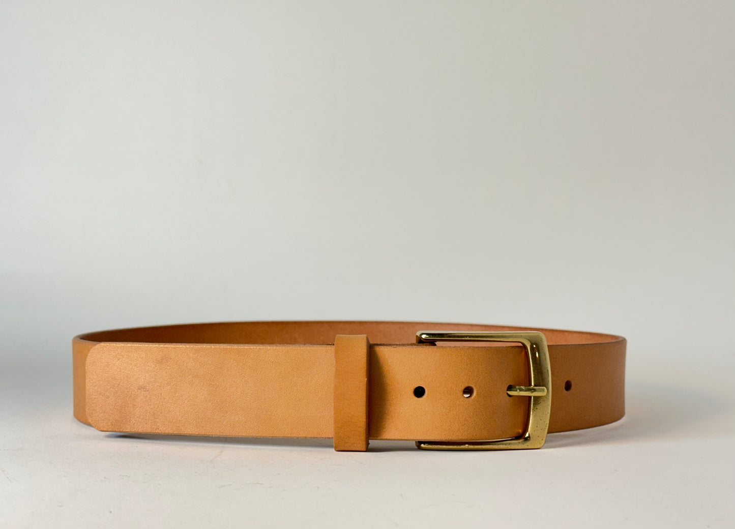 Natural colored, wide square belt